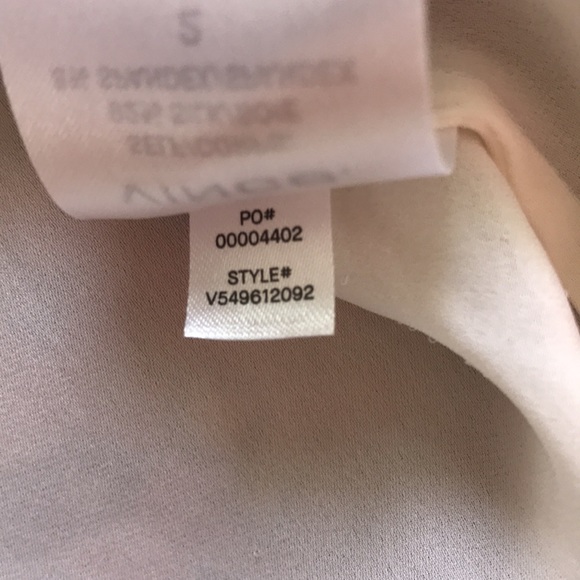 Vince Slim Fit Popover Cream Silk Blouse Size 2 - Picture 7 of 13